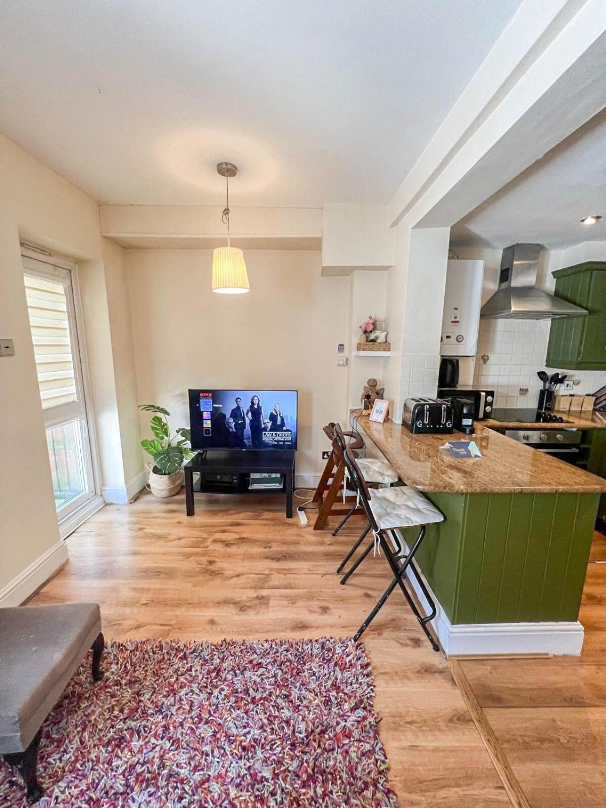 Cosy 1 Bedroom In Kensington, Shepherds Bush * Londra